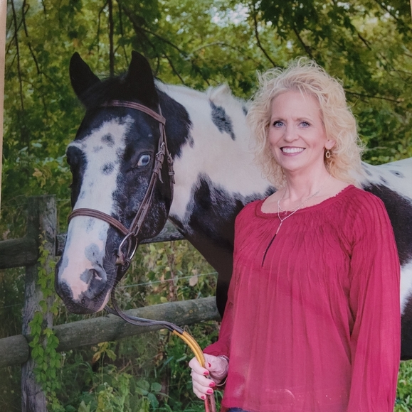 Meet your Posher, Nikole - Picture 3 of 3